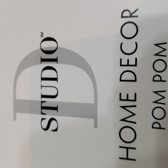 STUDIO D HOME DECOR POM POM BLANKET - Picture 6 of 6